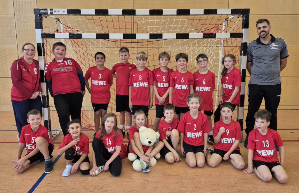 E-Jugend mit ihren Trainern Conny Lorenz und Simon Schäfer.